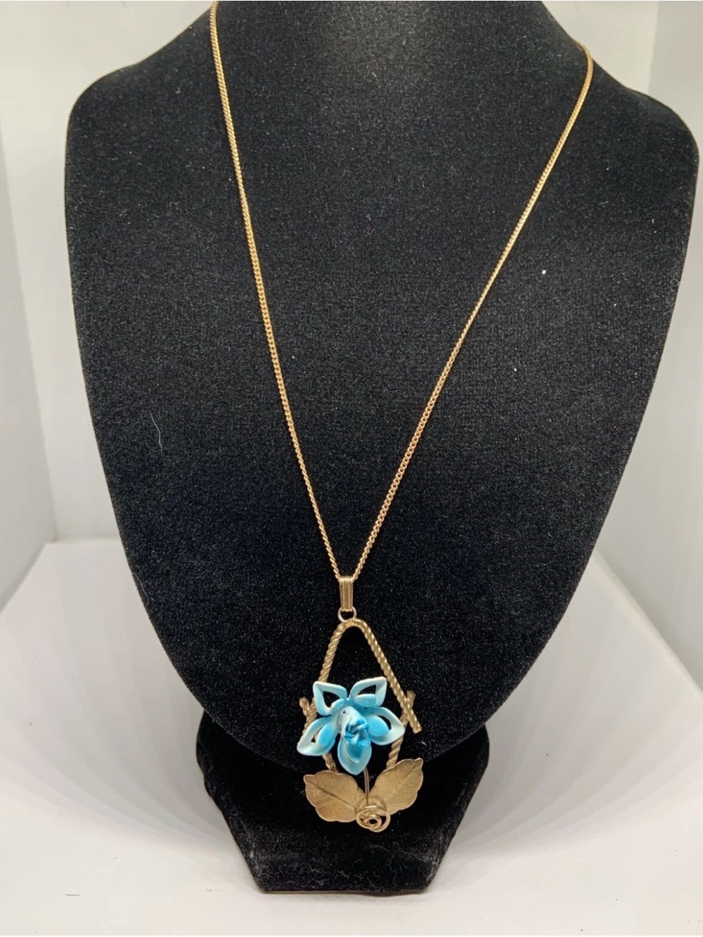 VTG Blue Enamel Floral Pendant Necklace Gold Tone 16”